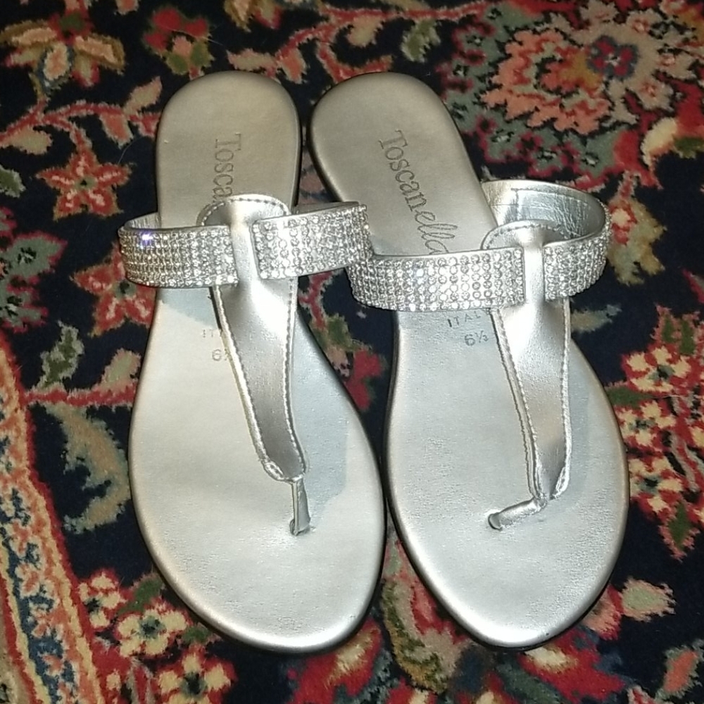 NWOT Toscan Ella silver rhinestone sandal